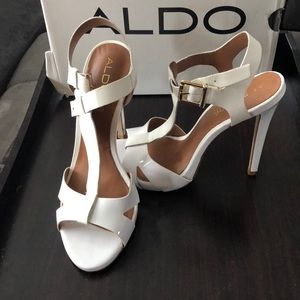 Aldo Leadia white sandal heel